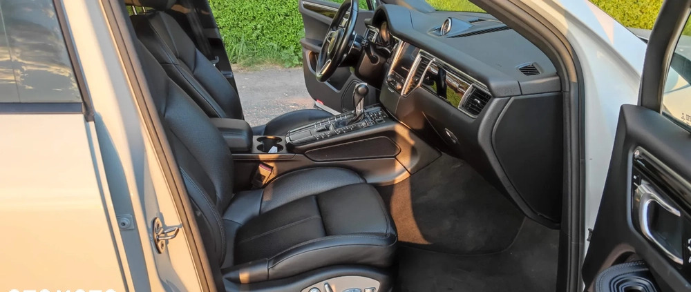Porsche Macan cena 164900 przebieg: 65000, rok produkcji 2018 z Golina małe 191